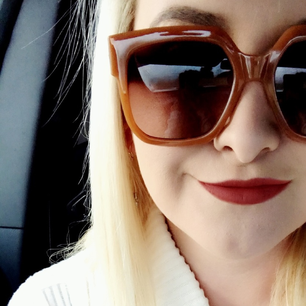 Meet your Posher, Cait